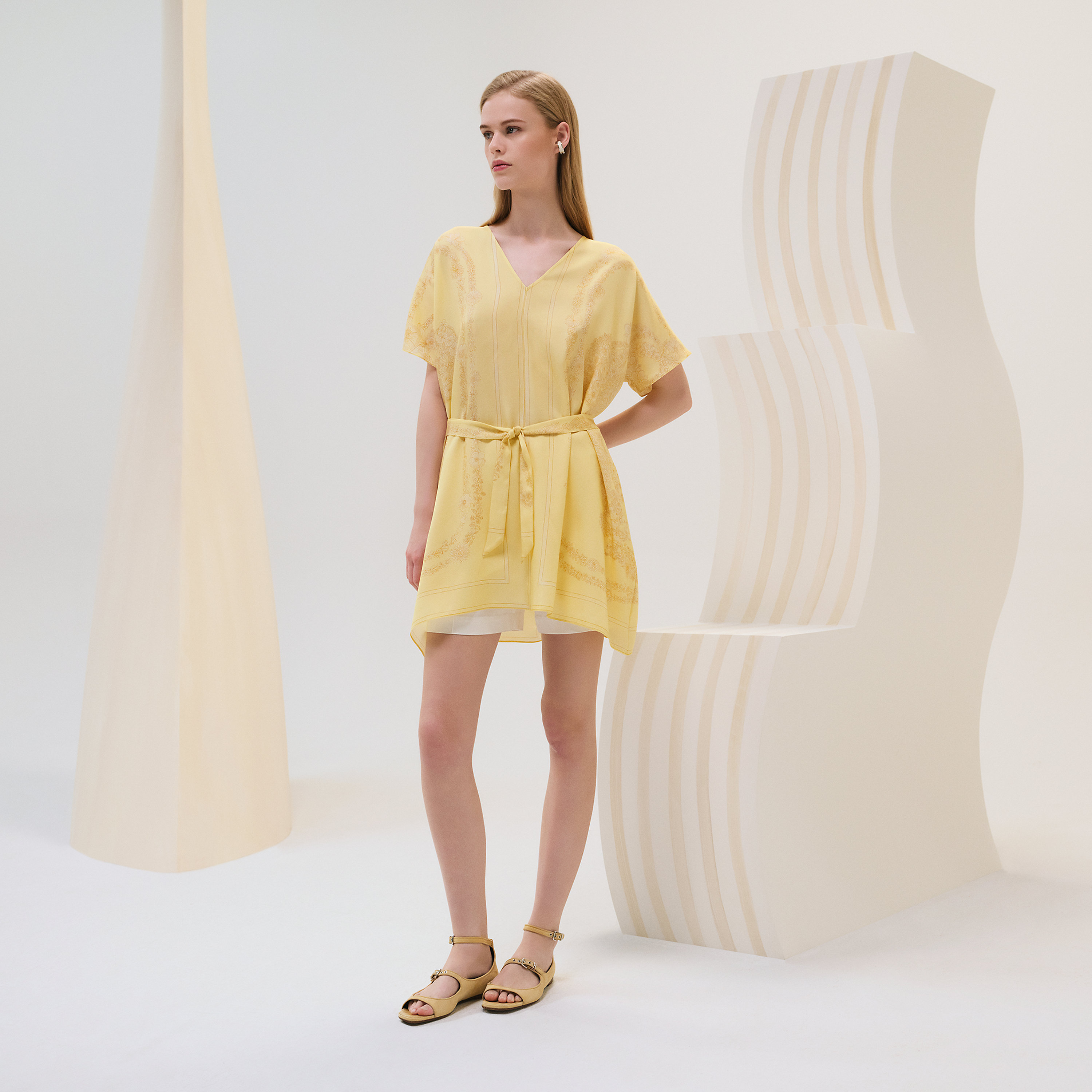 "Bride de Gala en Fleurs" belted tunic