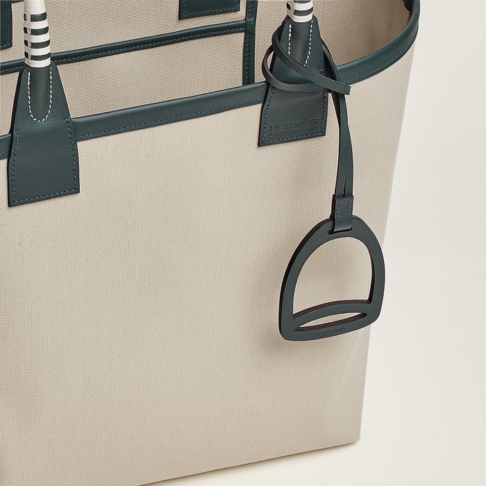 Steeple 28 Bag