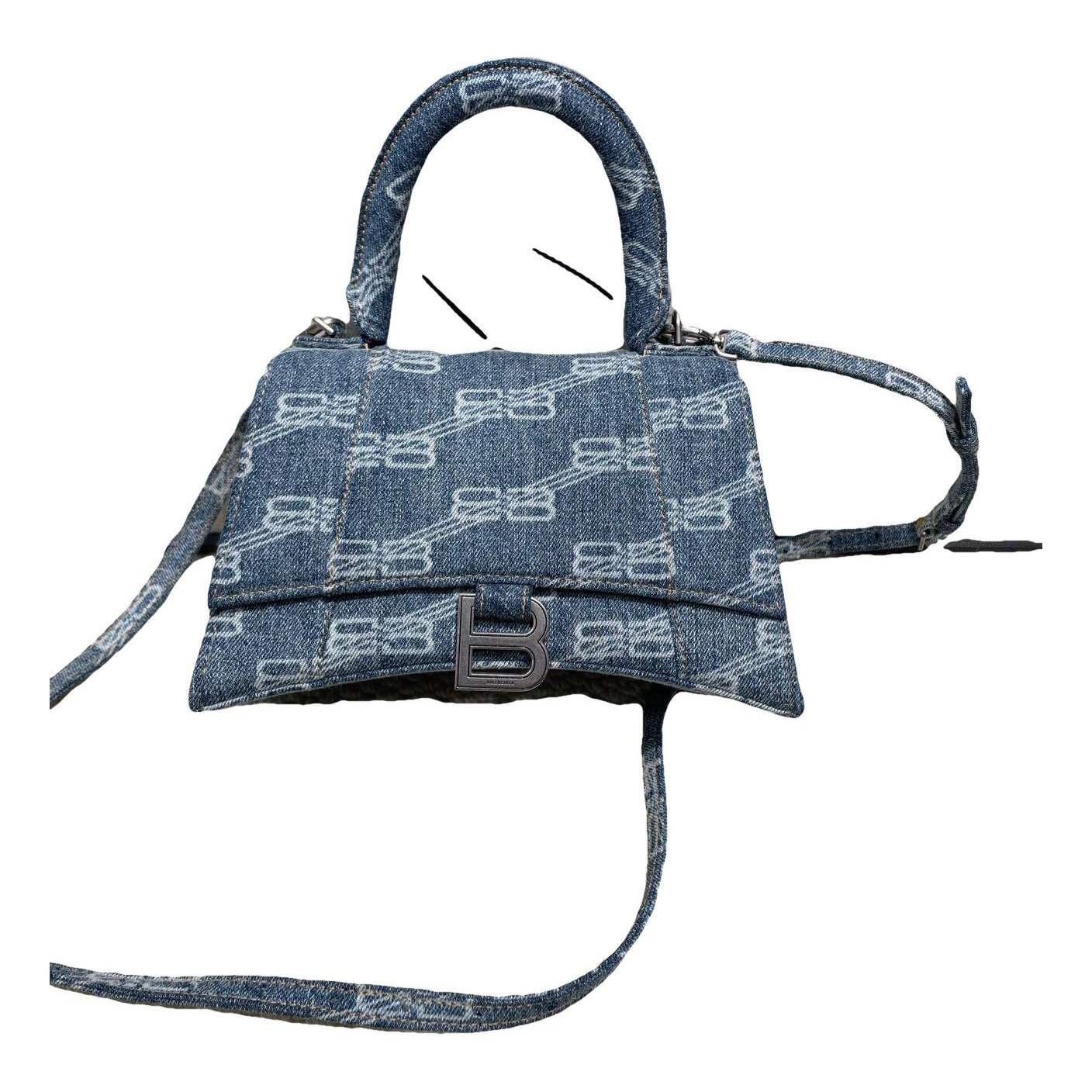 Hourglass handbag