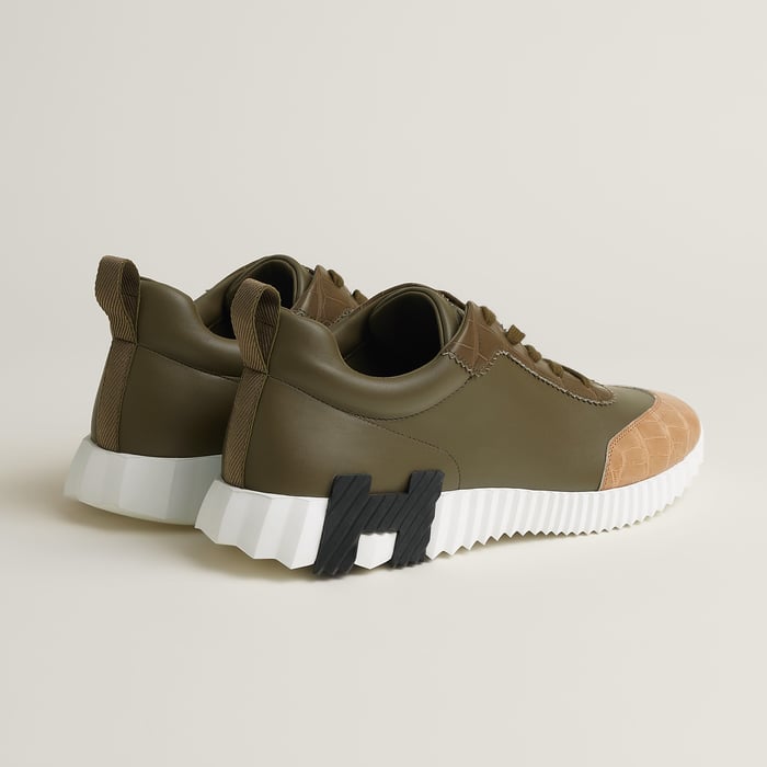 Bouncing Sneaker