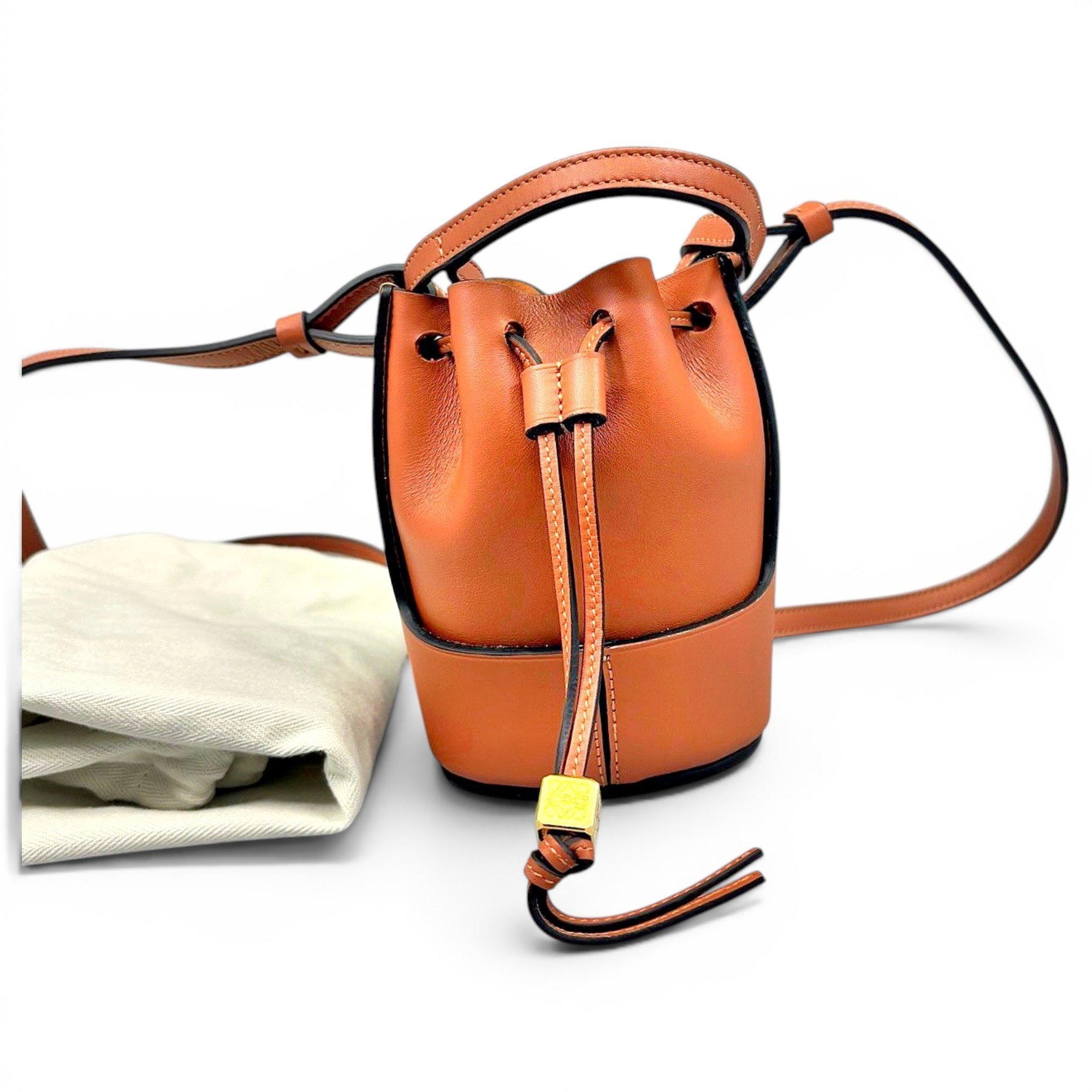 Balloon leather handbag