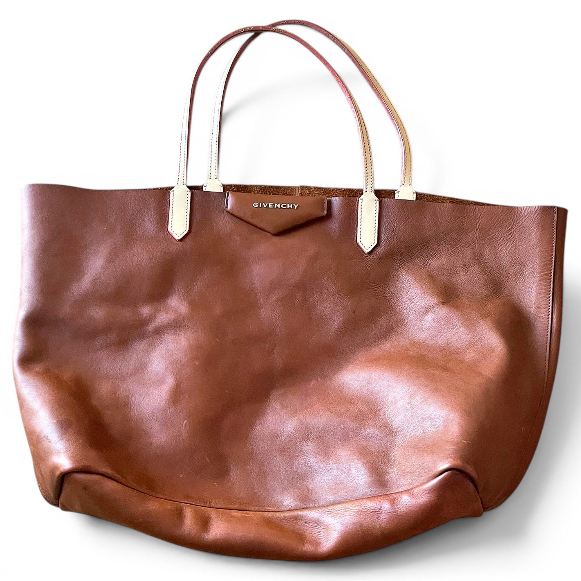 Antigona leather 24h bag