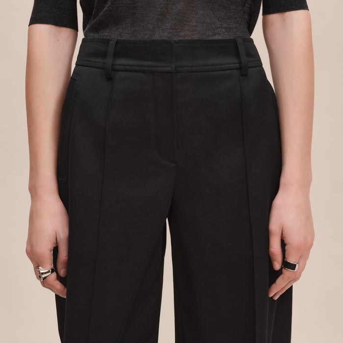 Noir Cropped Pants