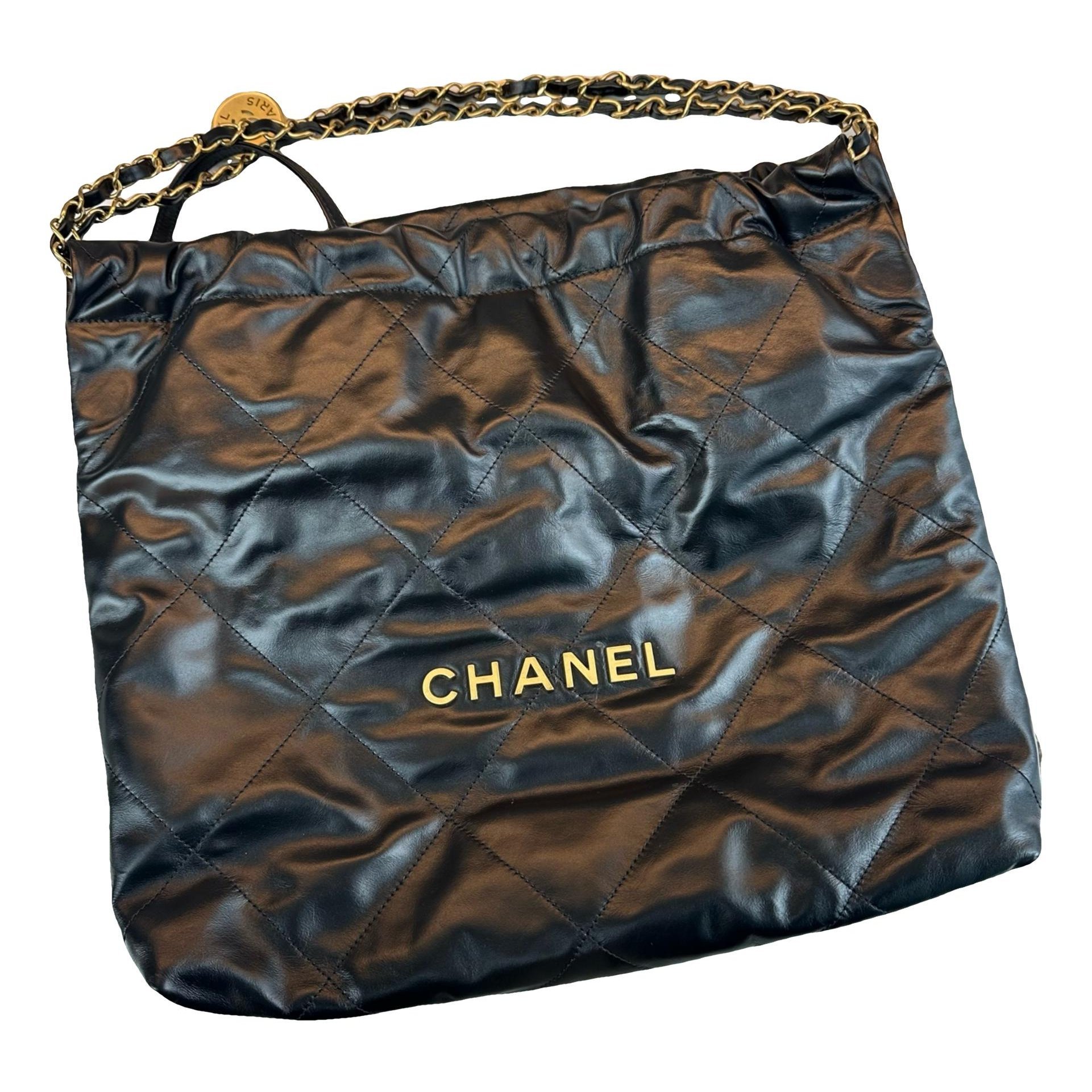 Chanel 22 leather bag