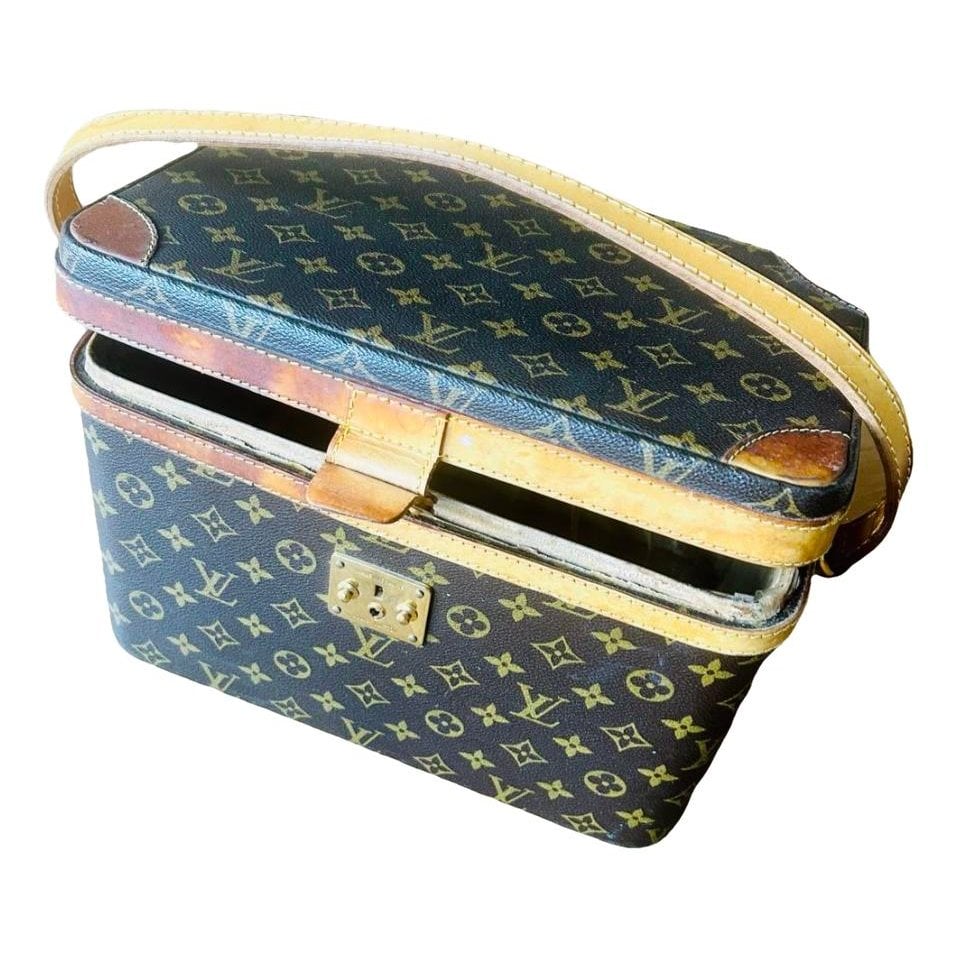 Cloth vanity case