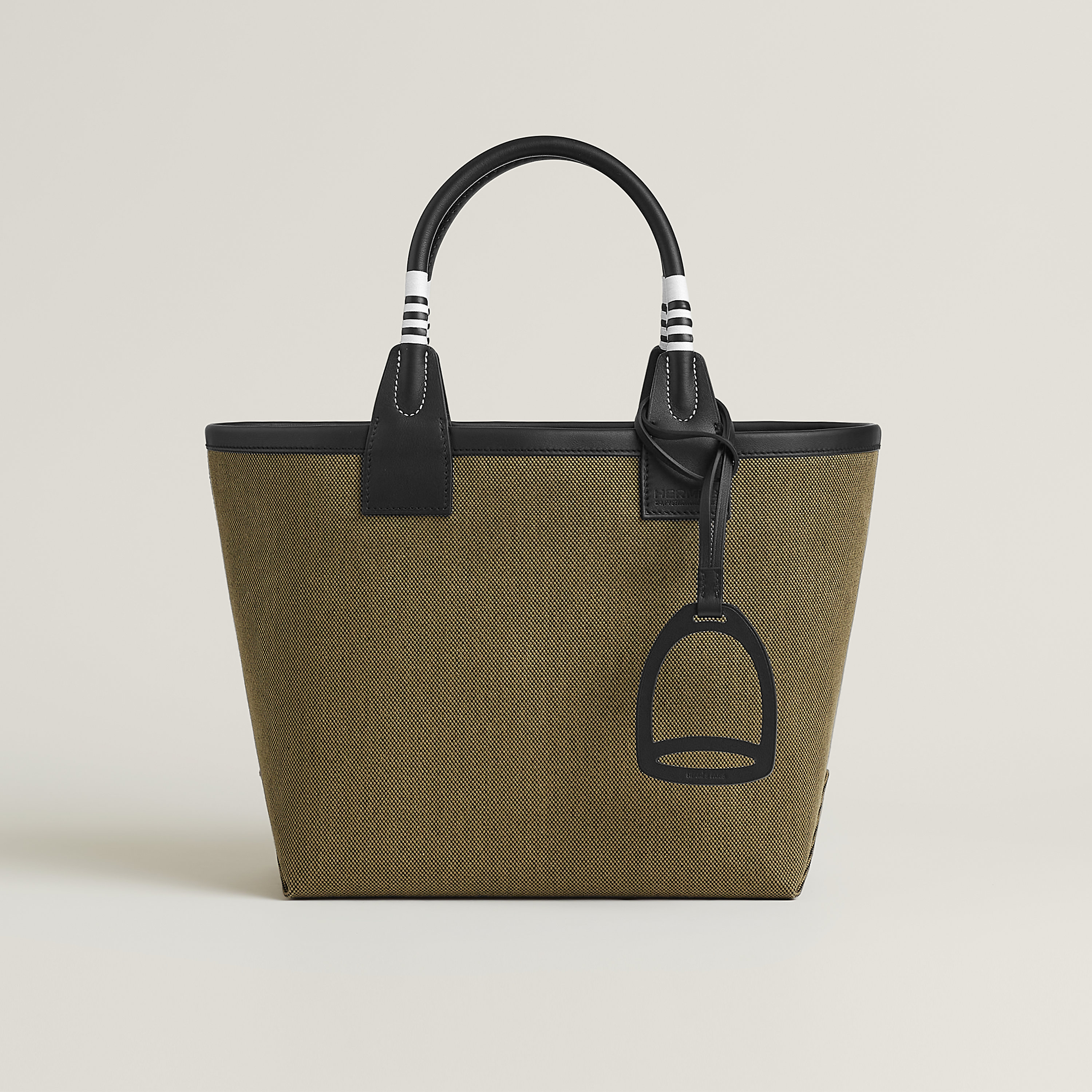 Steeple 25 bag