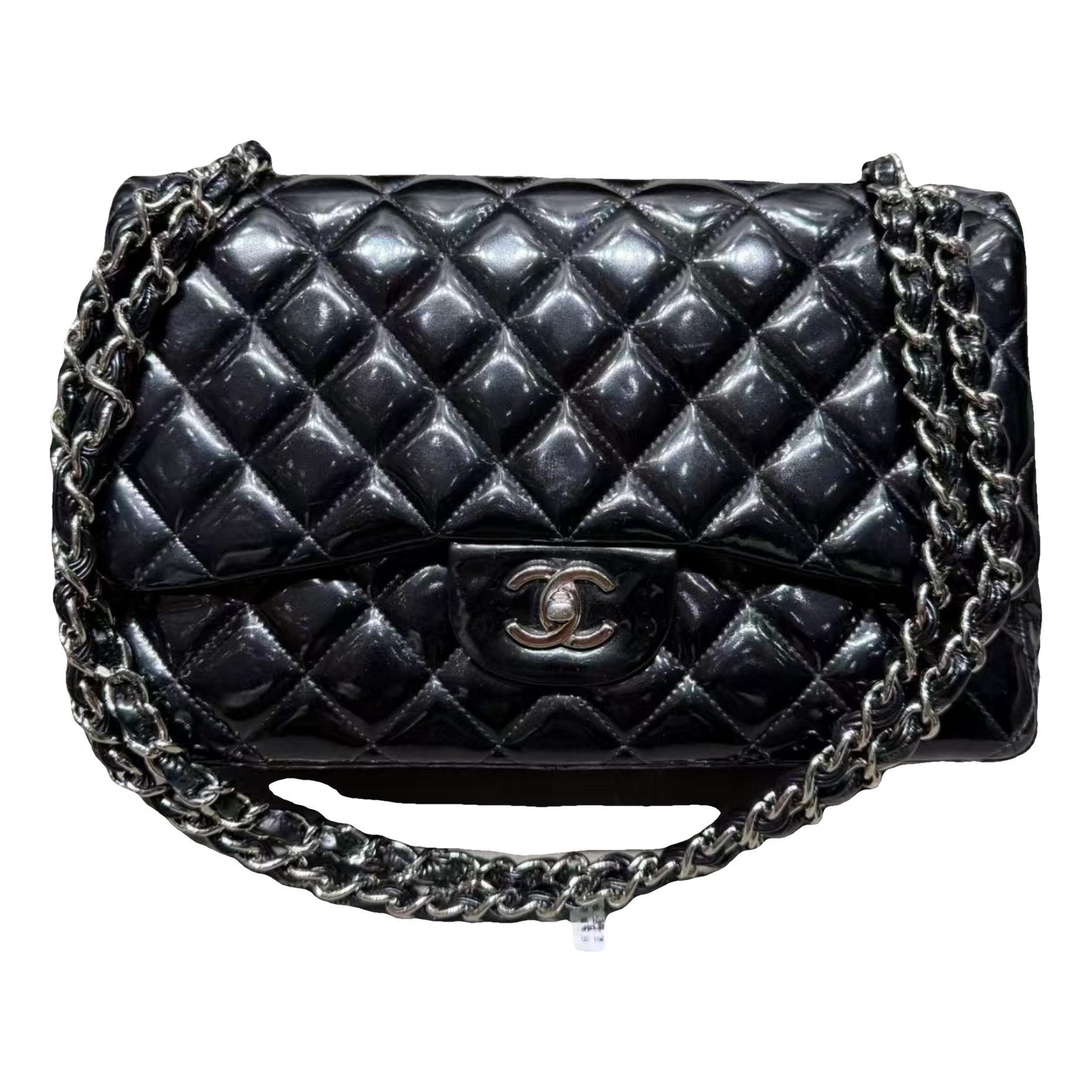 Timeless/Classique patent leather crossbody bag
