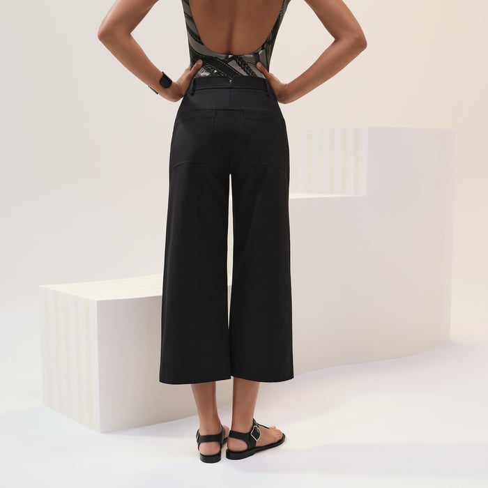 Noir Cropped Pants