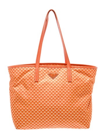 Saffiano Leather Triangolo Symbole