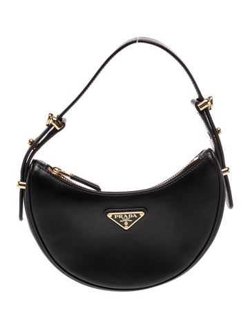 Enameled Metal Triangle Arque