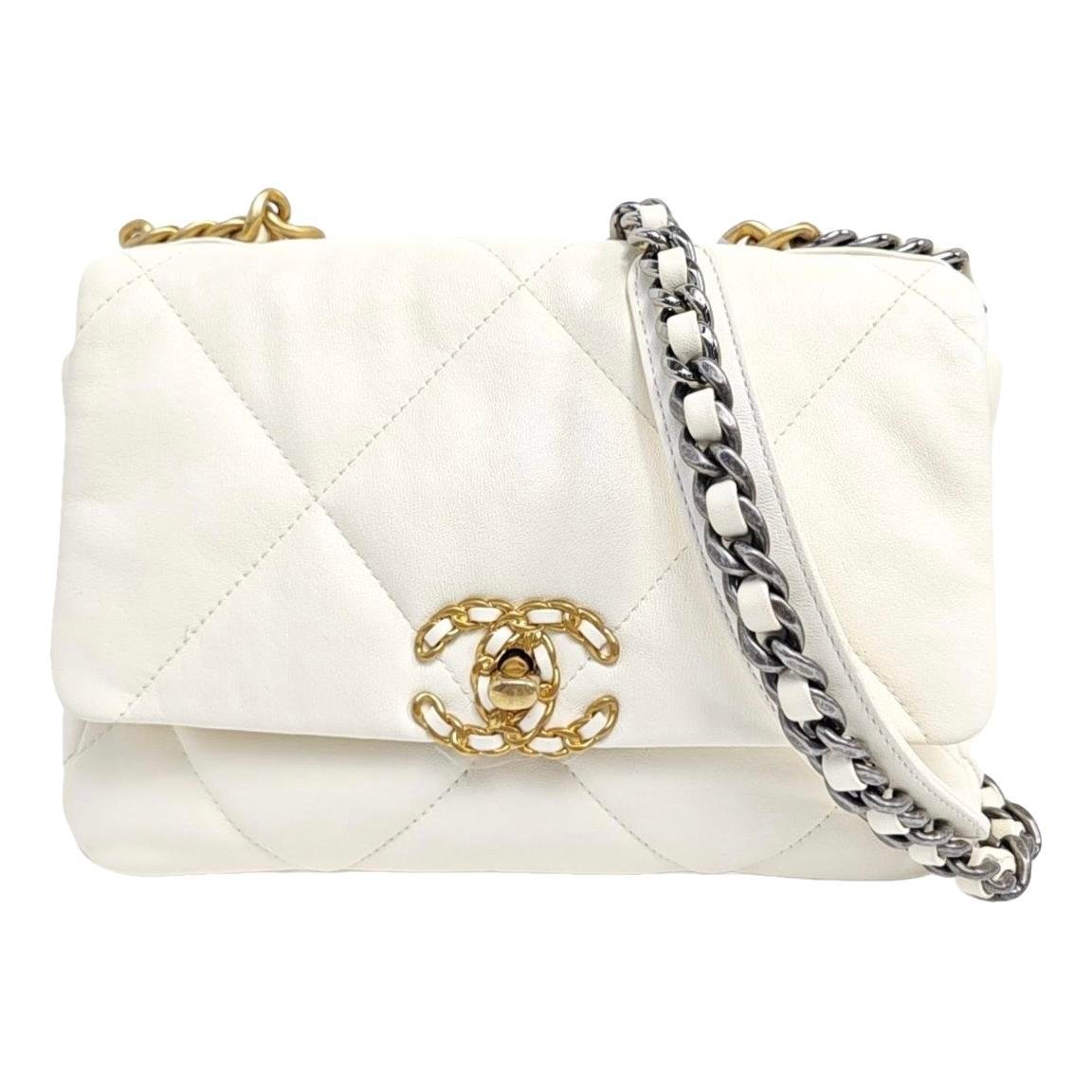 Chanel 19 leather handbag