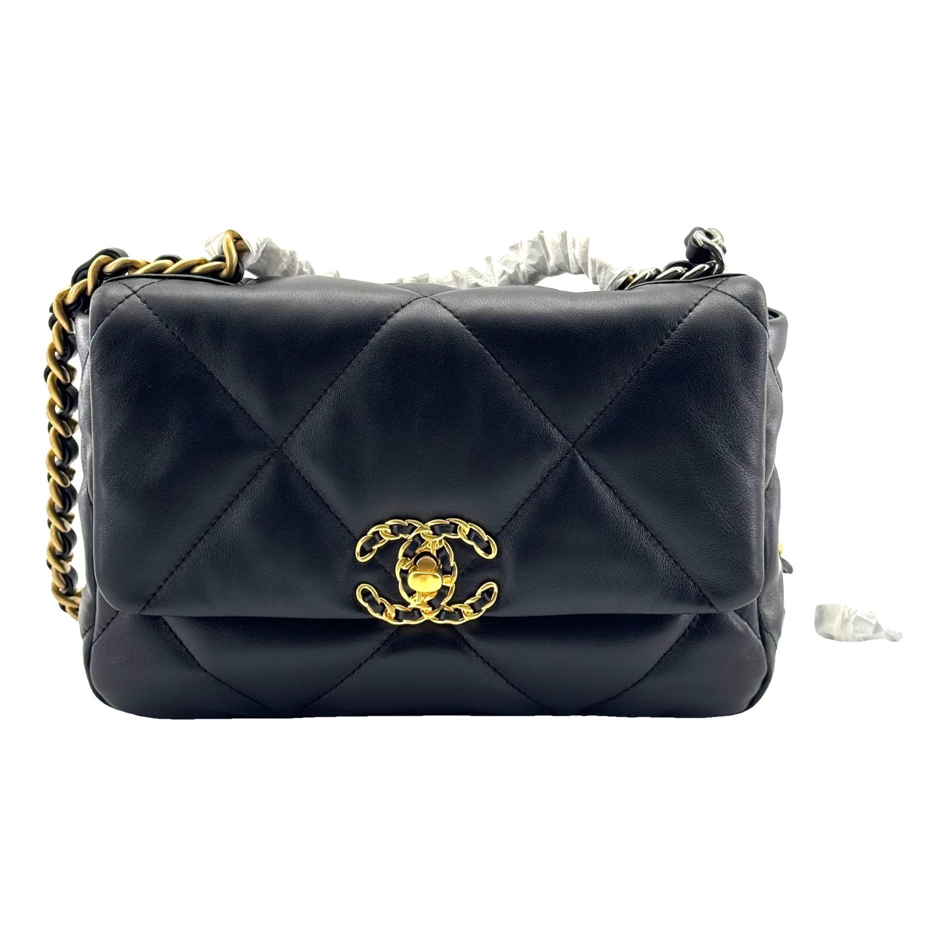 Chanel 19 leather handbag