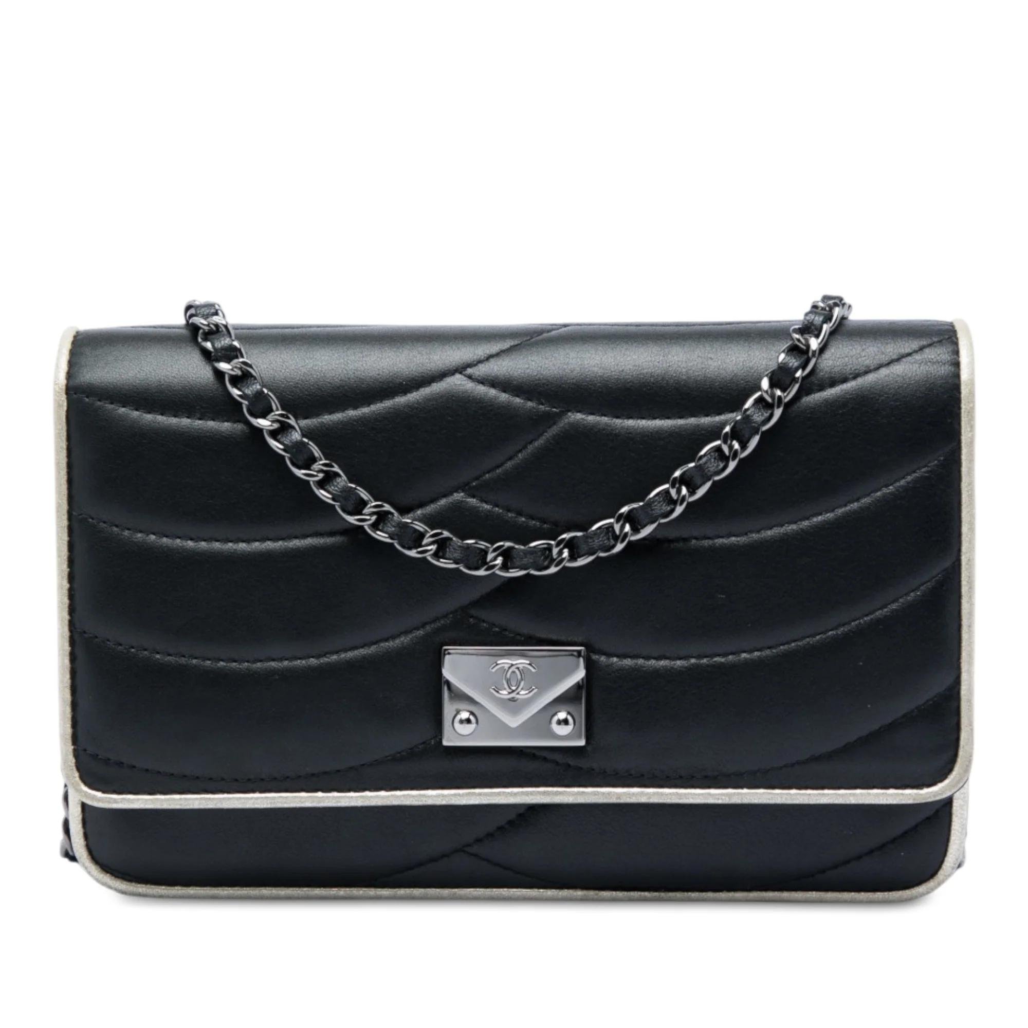 Wallet On Chain leather crossbody bag