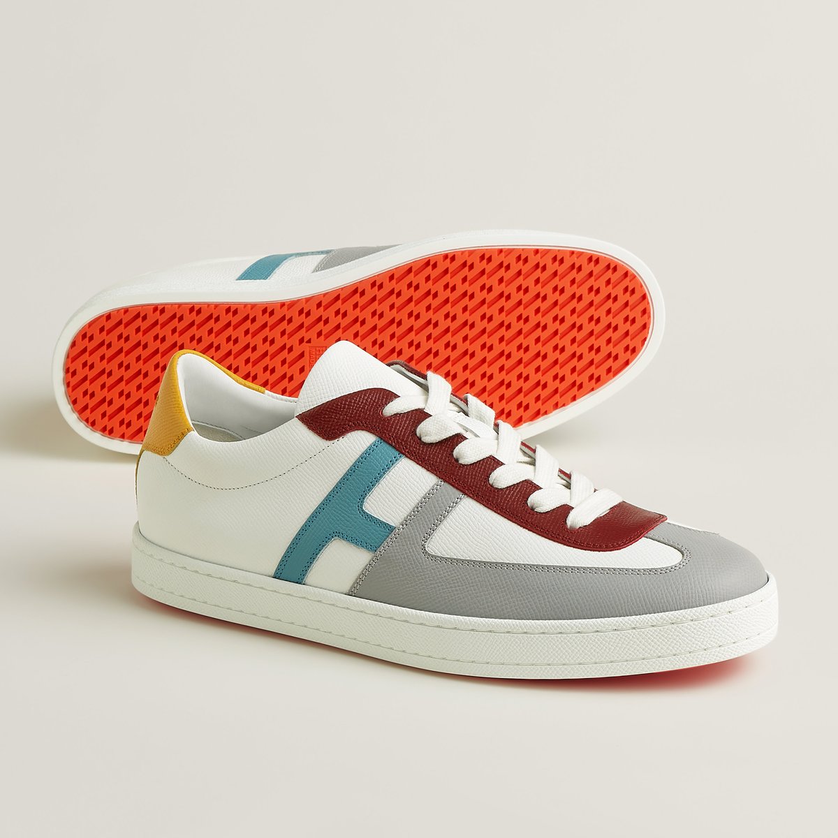 Boomerang sneaker