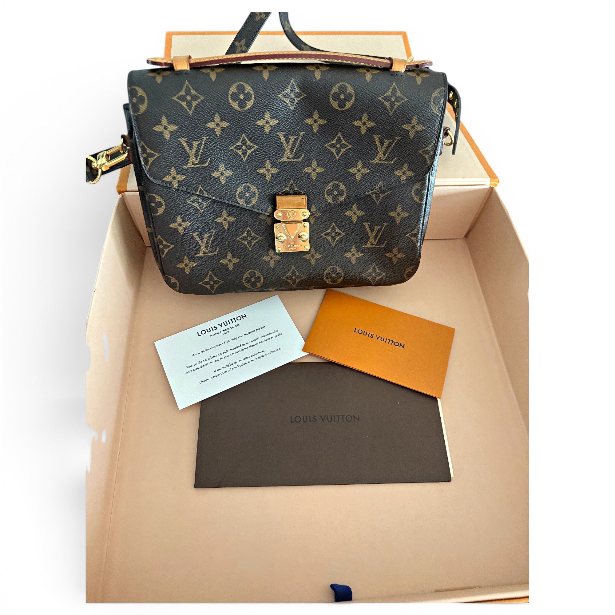 Metis leather handbag