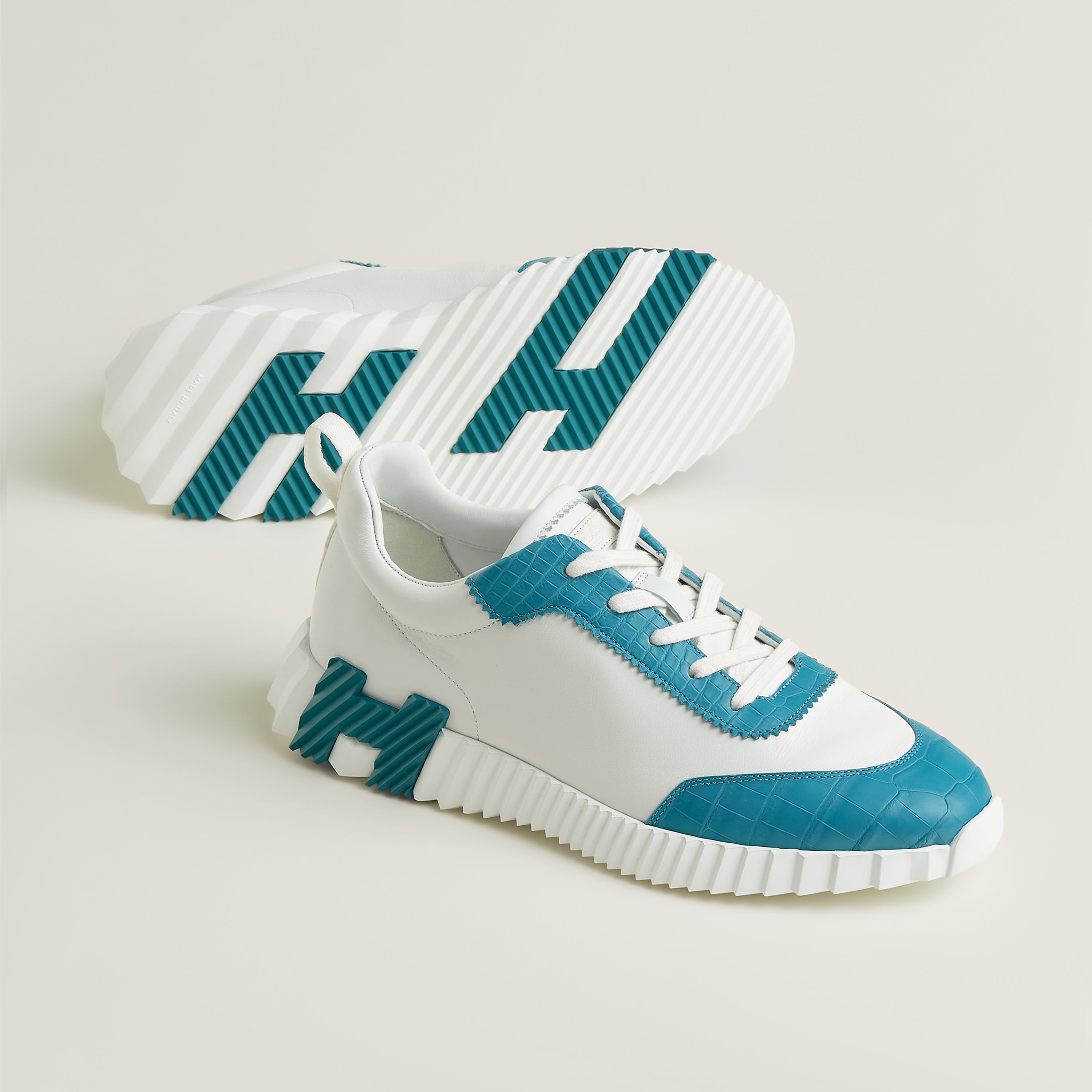 Bouncing sneaker