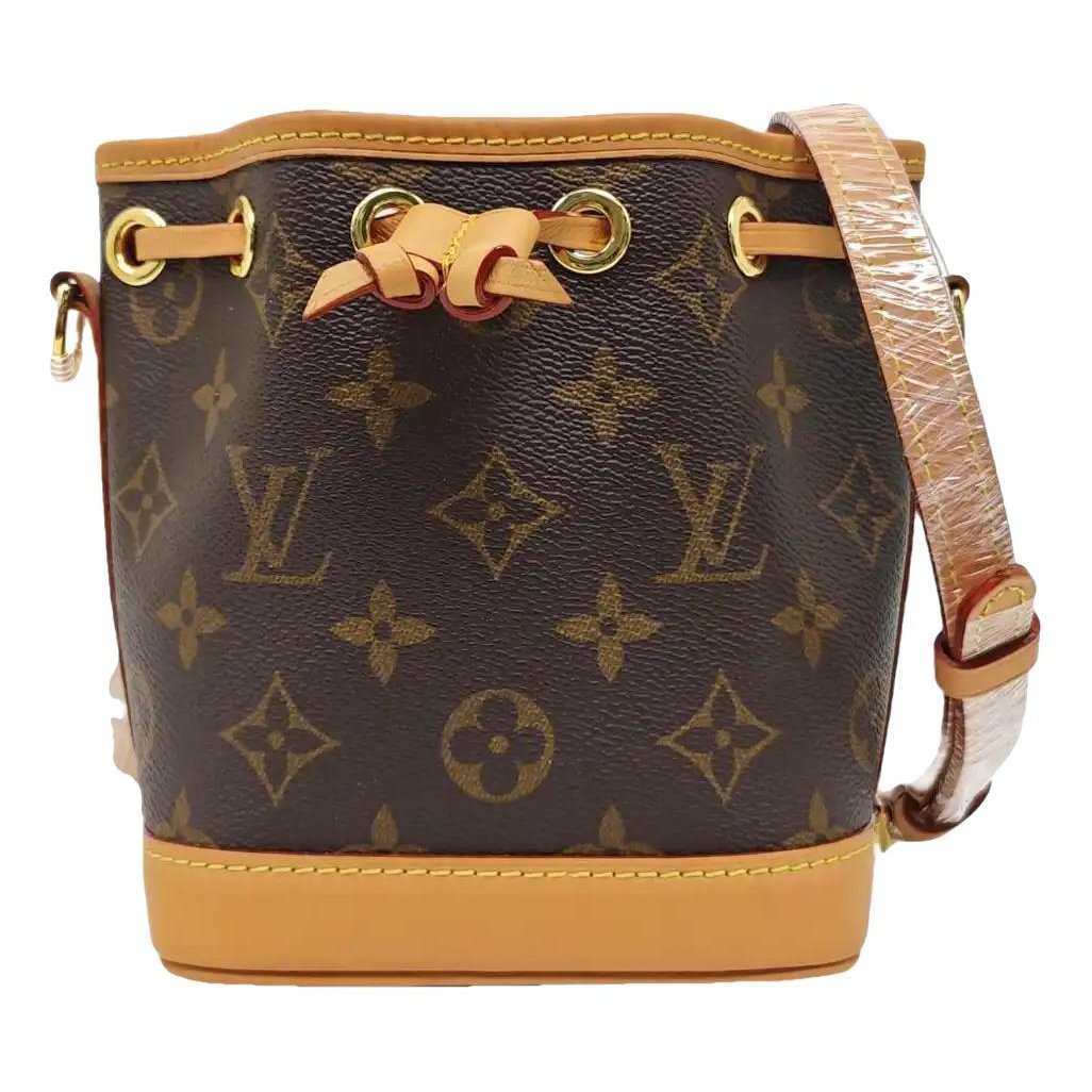 Nano Noé leather handbag