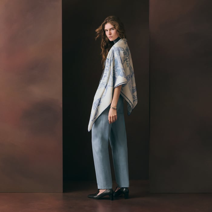 Della Cavalleria Favolosa Shawl 140