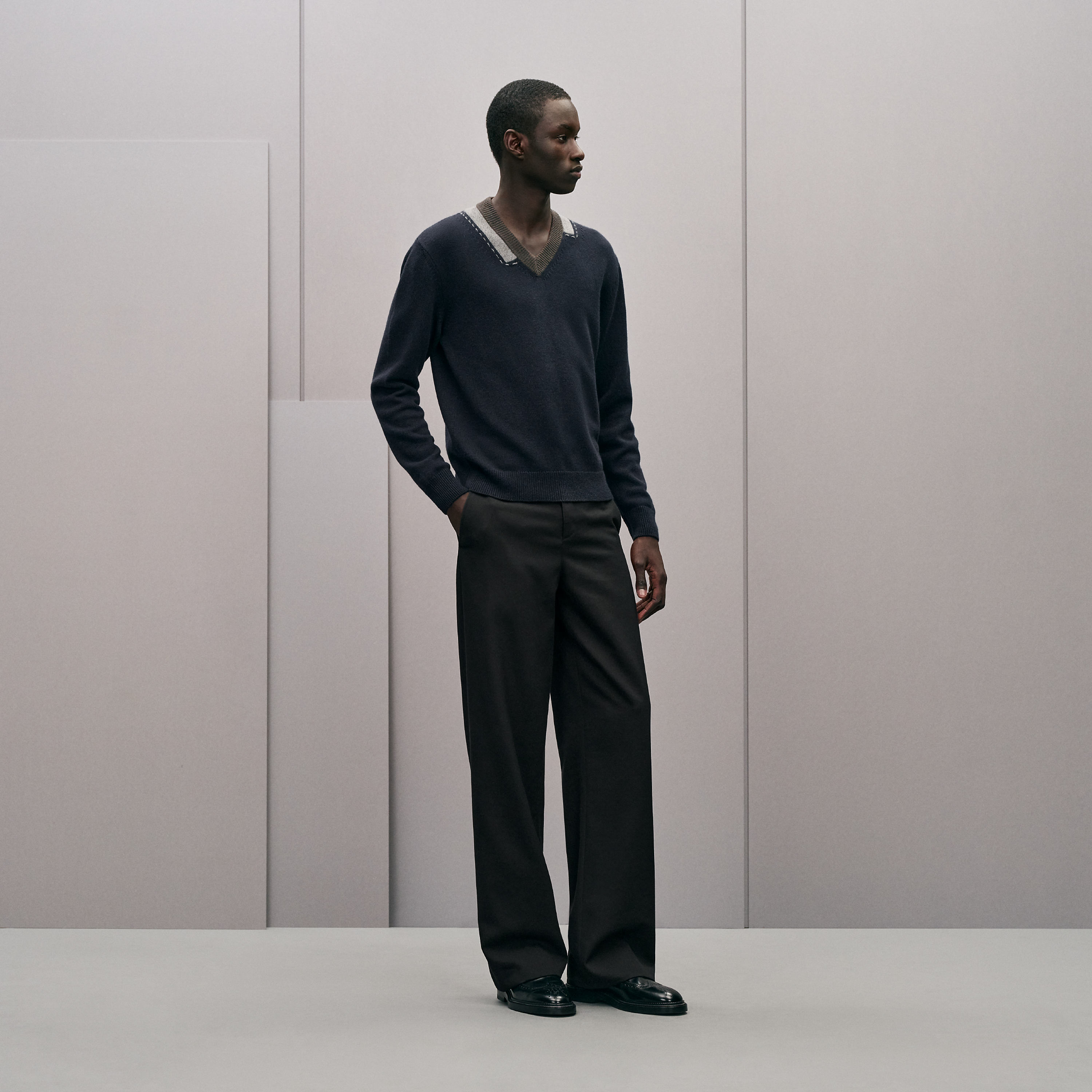 "Decoupe sellier" V-neck cashmere sweater