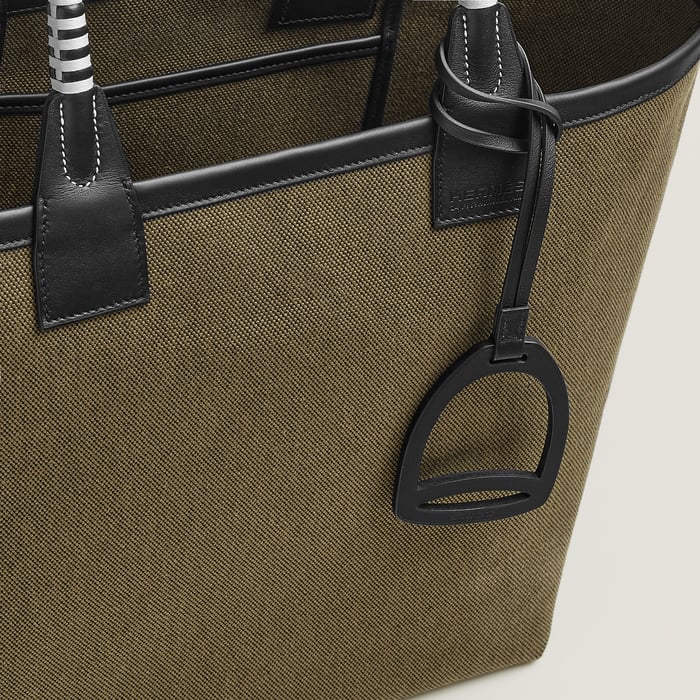 Steeple 28 Bag