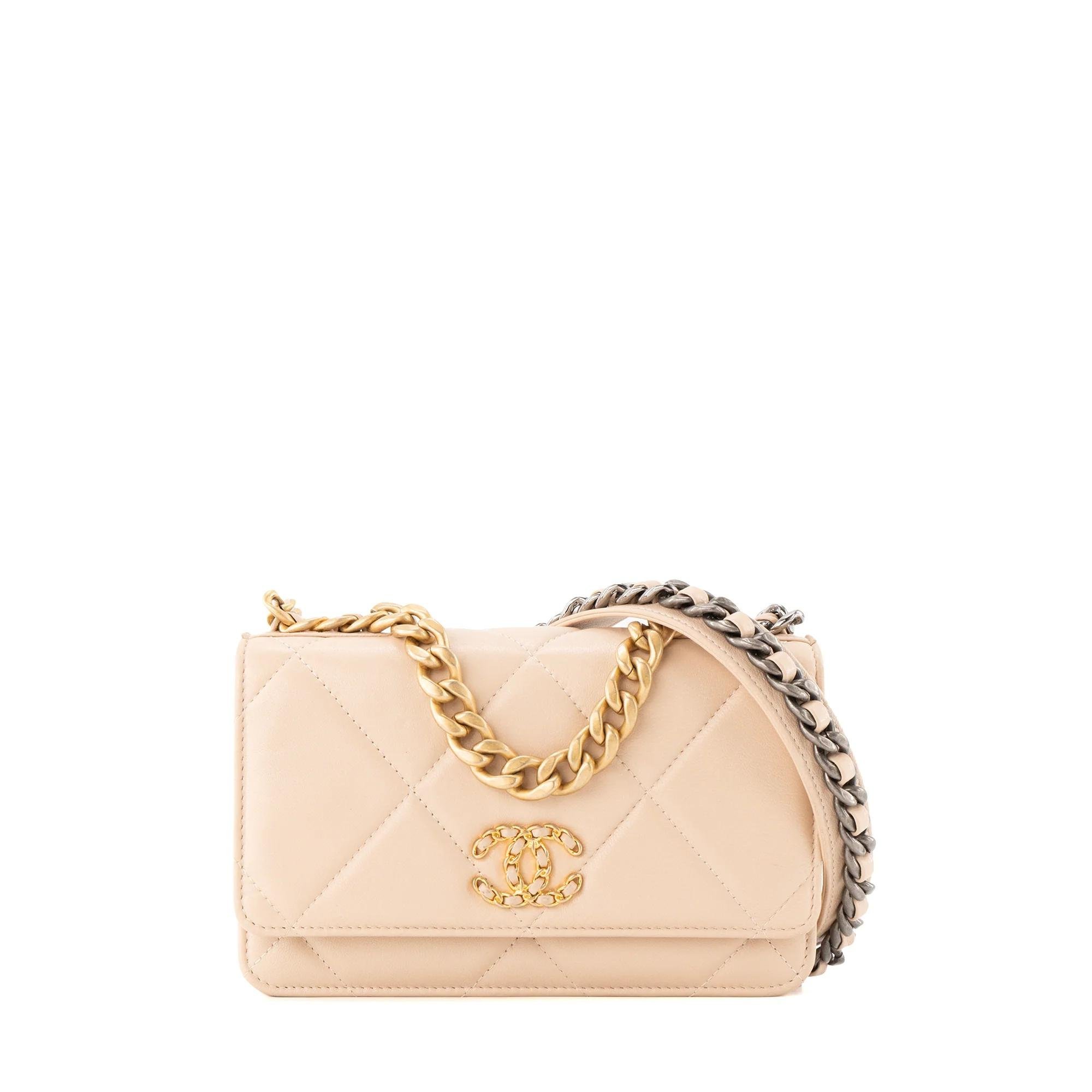 Wallet On Chain Chanel 19 cloth bag