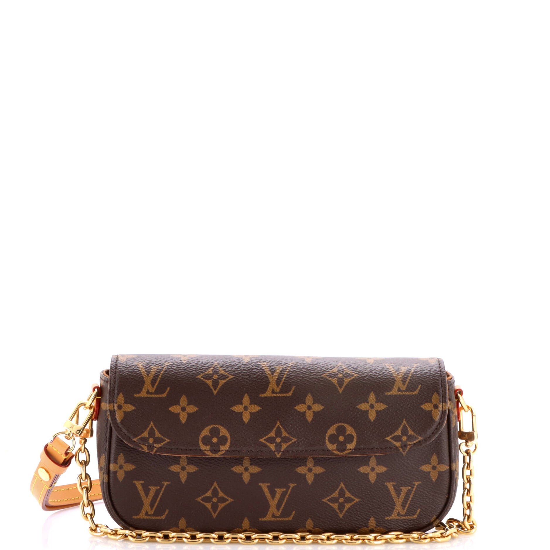 Ivy Wallet on Chain Monogram Canvas