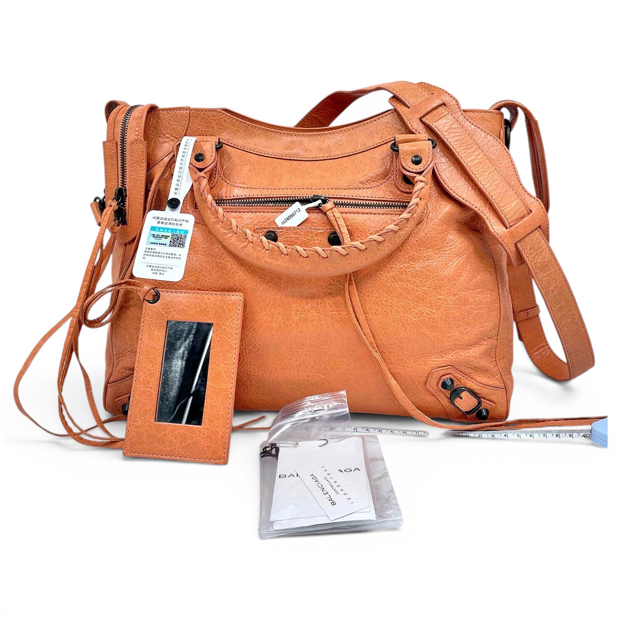 City leather crossbody bag
