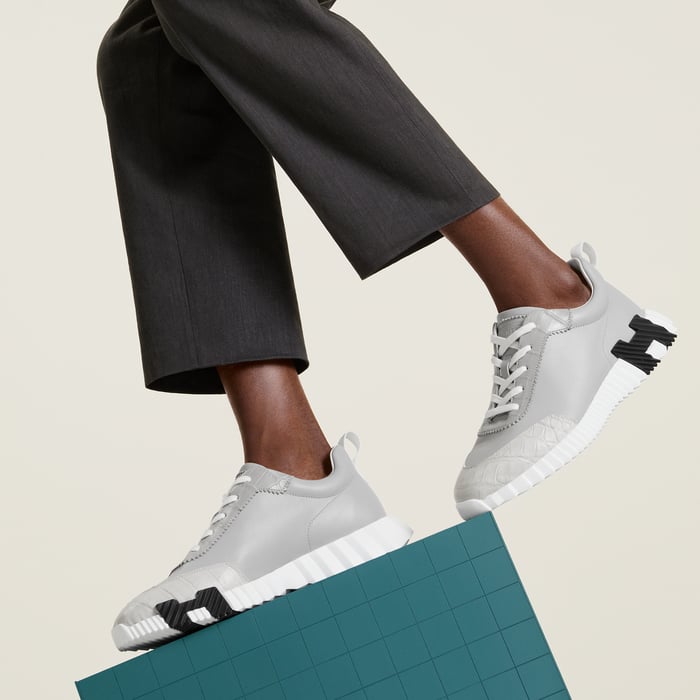 Bouncing Sneaker