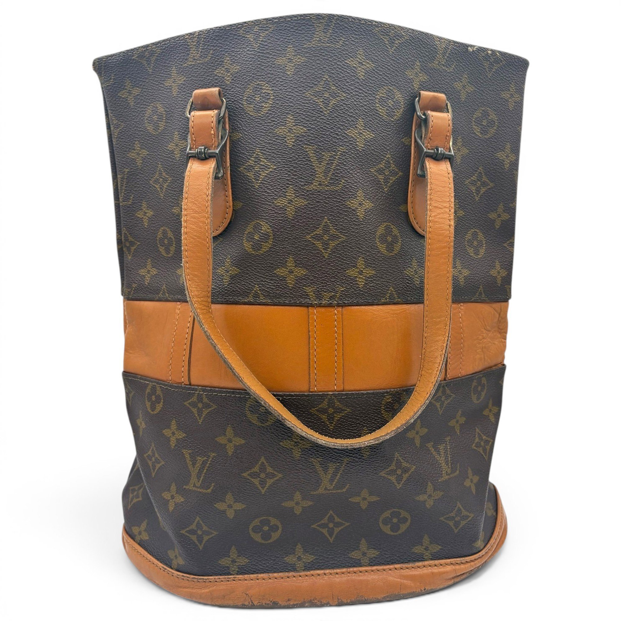 Bucket leather handbag