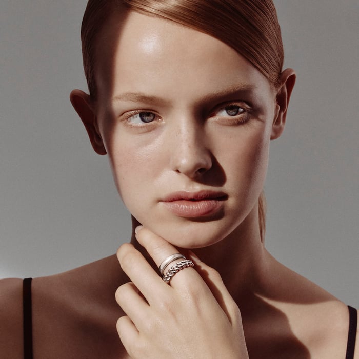 Sans Coloris Boucle Sellier Inflexible Ring, Medium Model