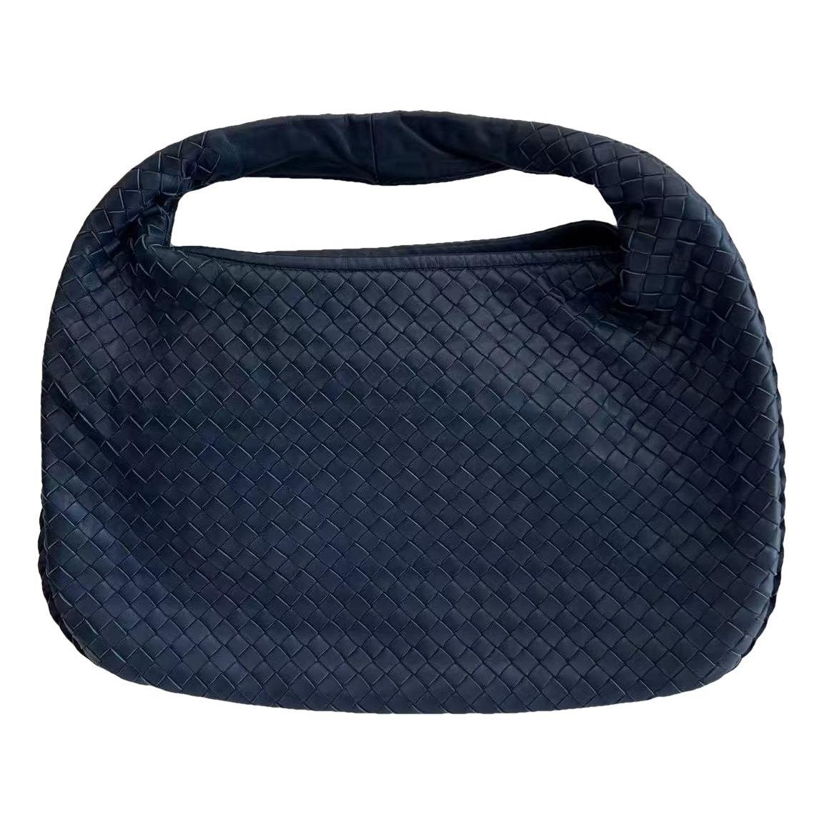 Veneta leather handbag