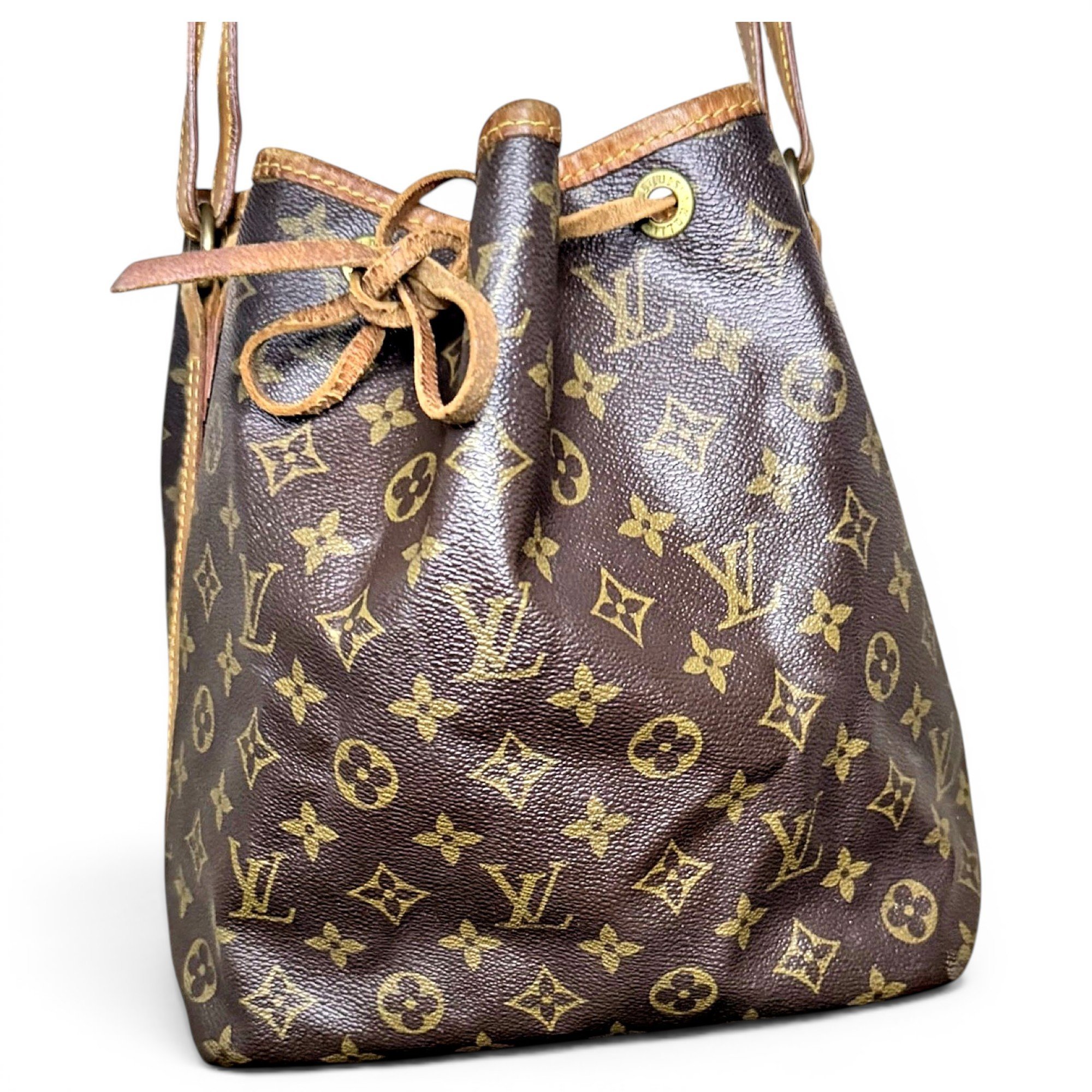 Louis Vuitton Noé leather handbag