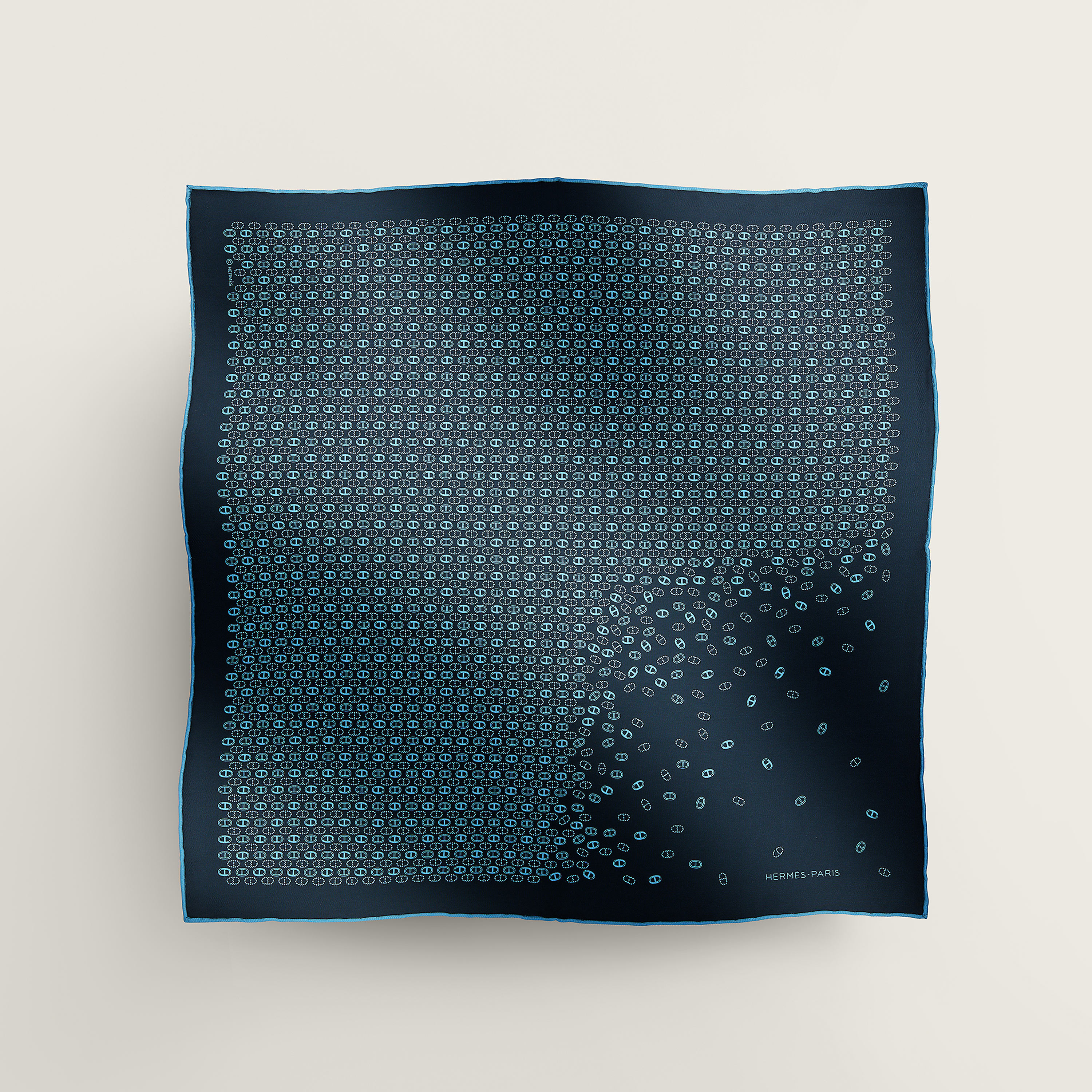 Maillons Parade pocket square 45