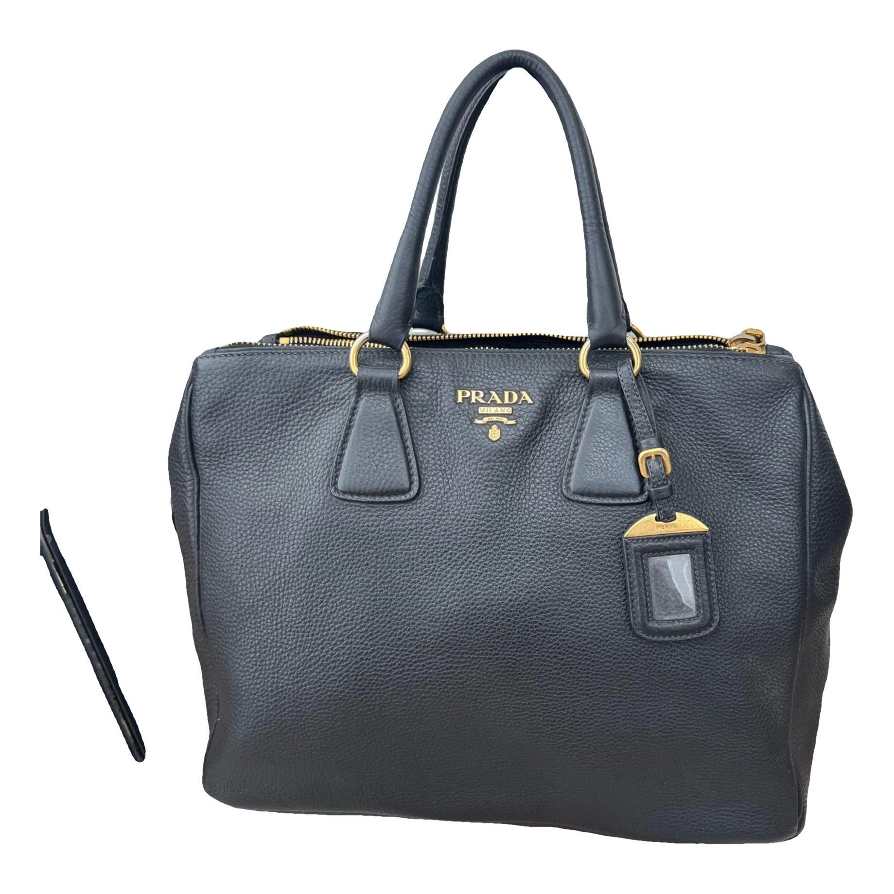 Monochrome leather handbag