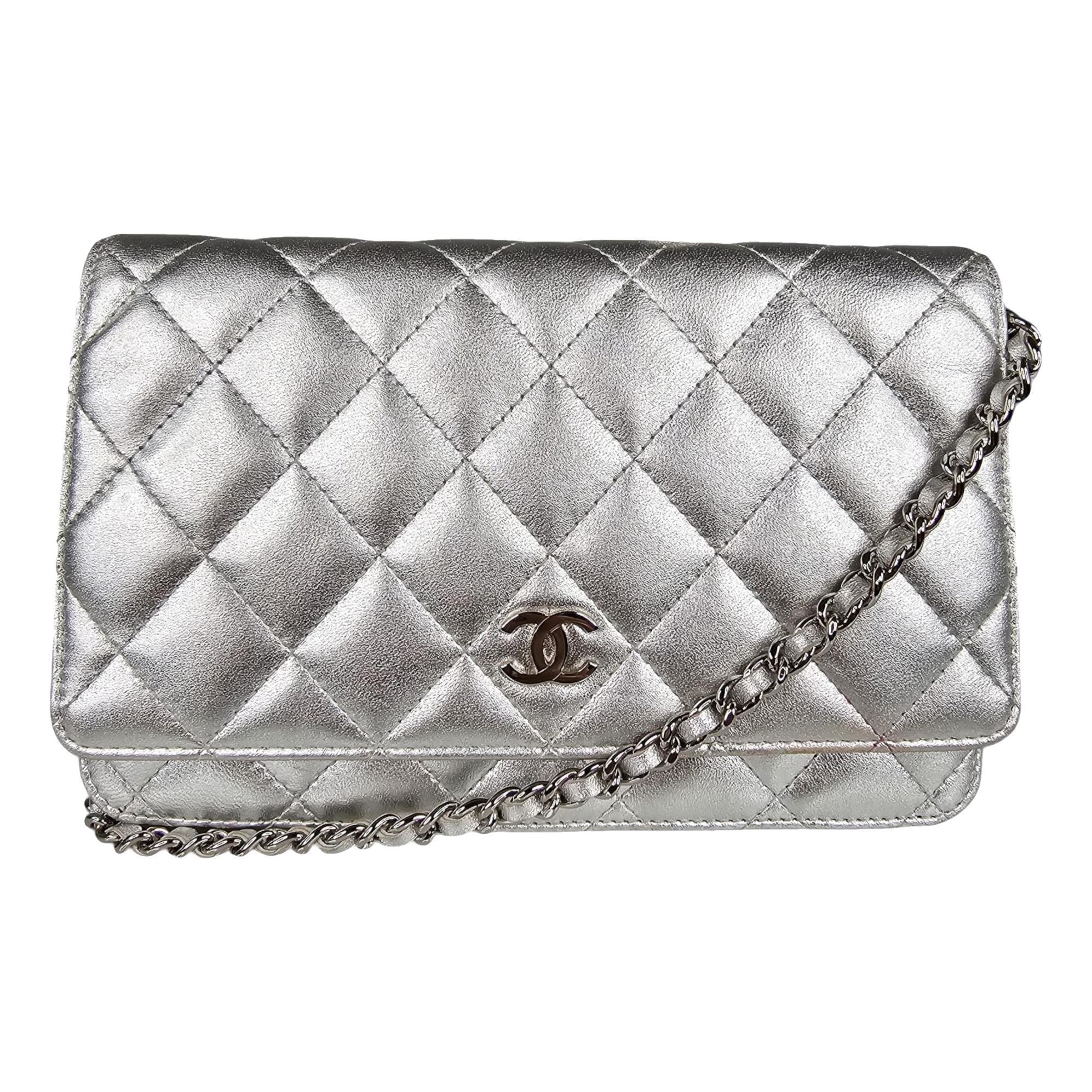 Wallet On Chain Timeless/Classique leather crossbody bag