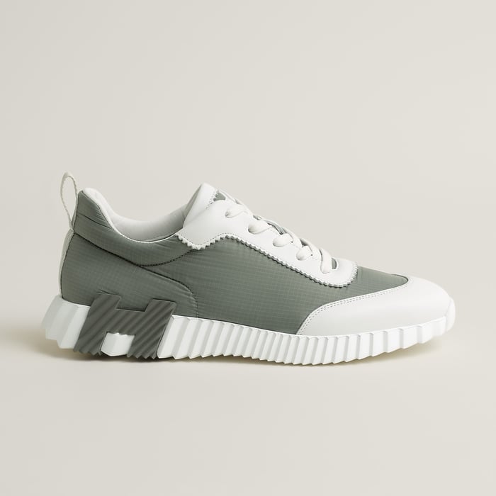 Bouncing Sneaker