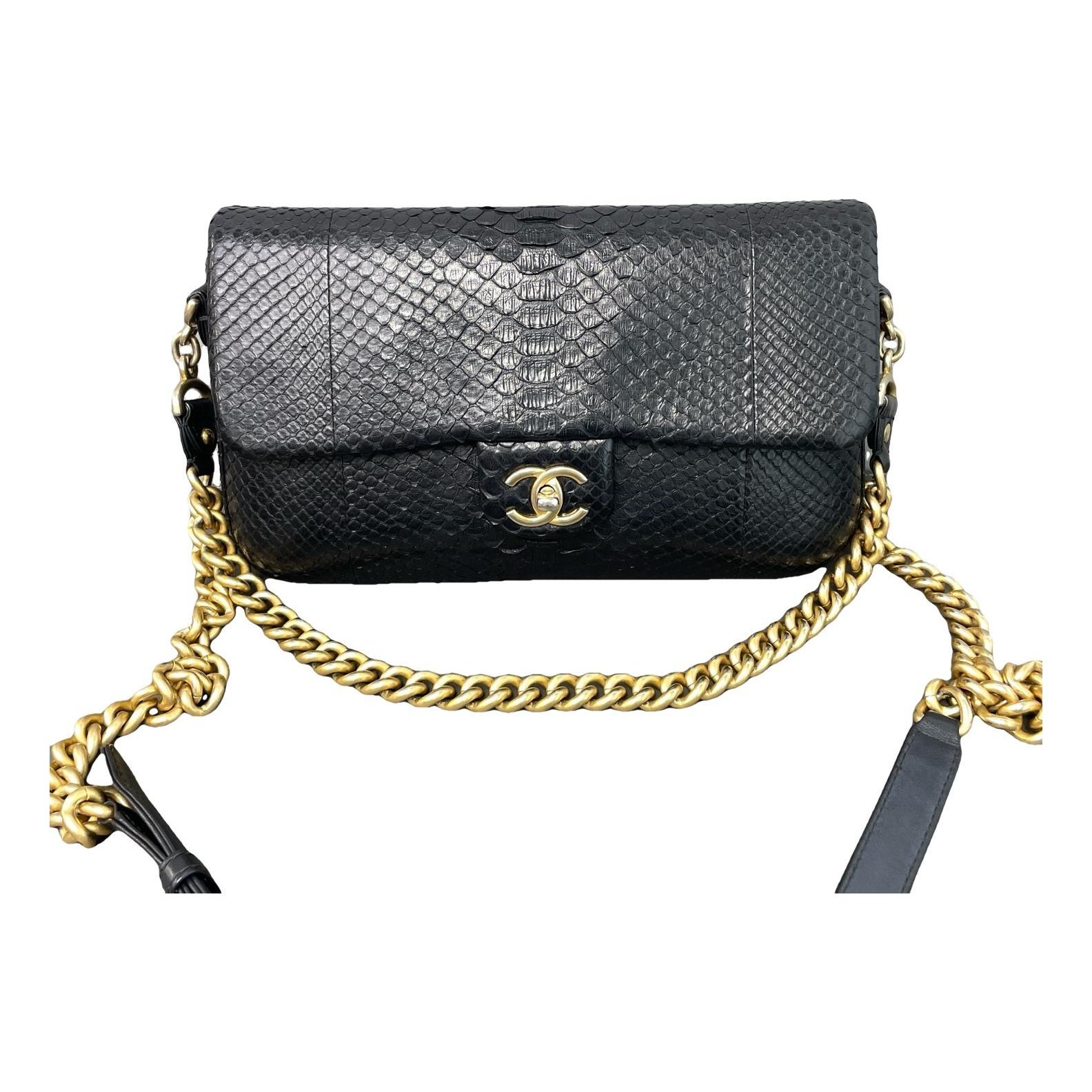 Timeless/Classique leather crossbody bag