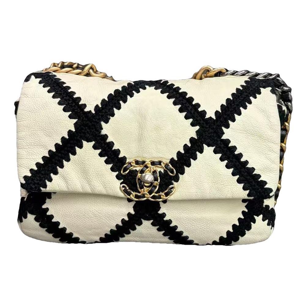 Chanel 19 leather handbag