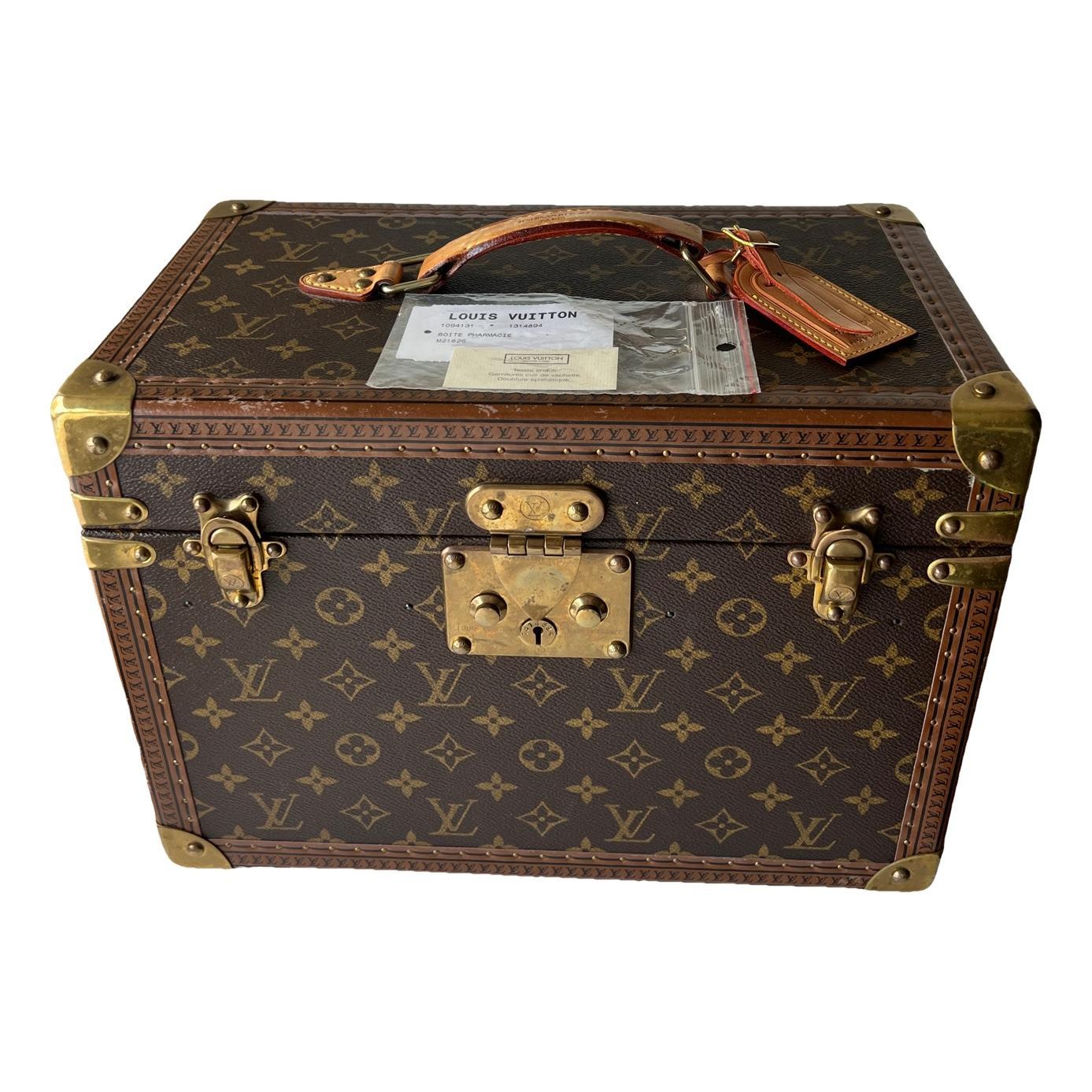 Leather travel bag