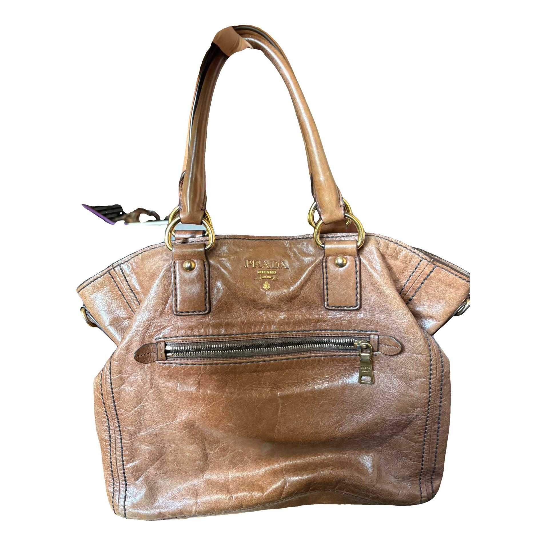 Monochrome leather handbag