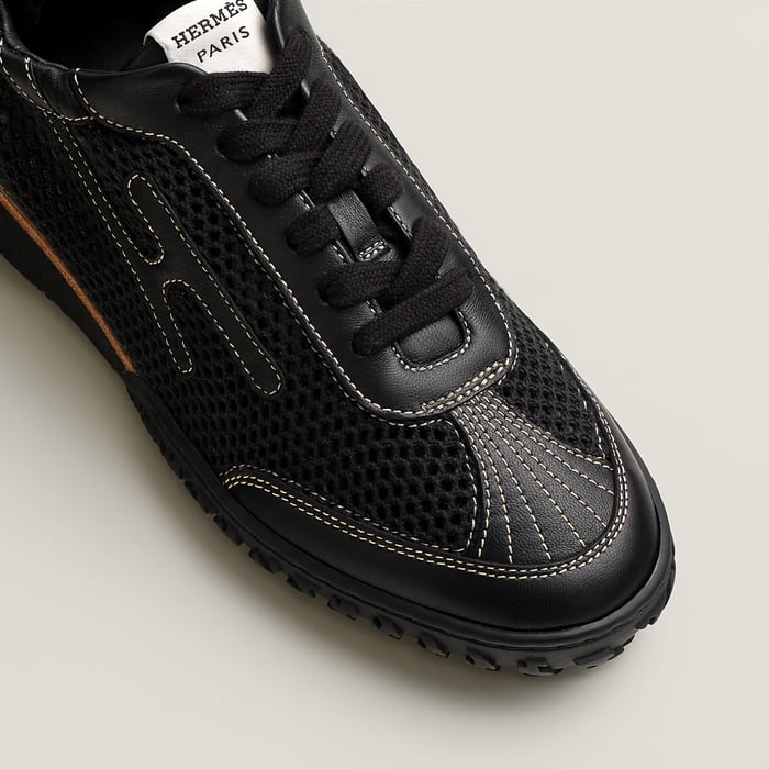 Noir Jet Sneaker