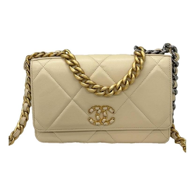 Wallet On Chain Chanel 19 leather handbag