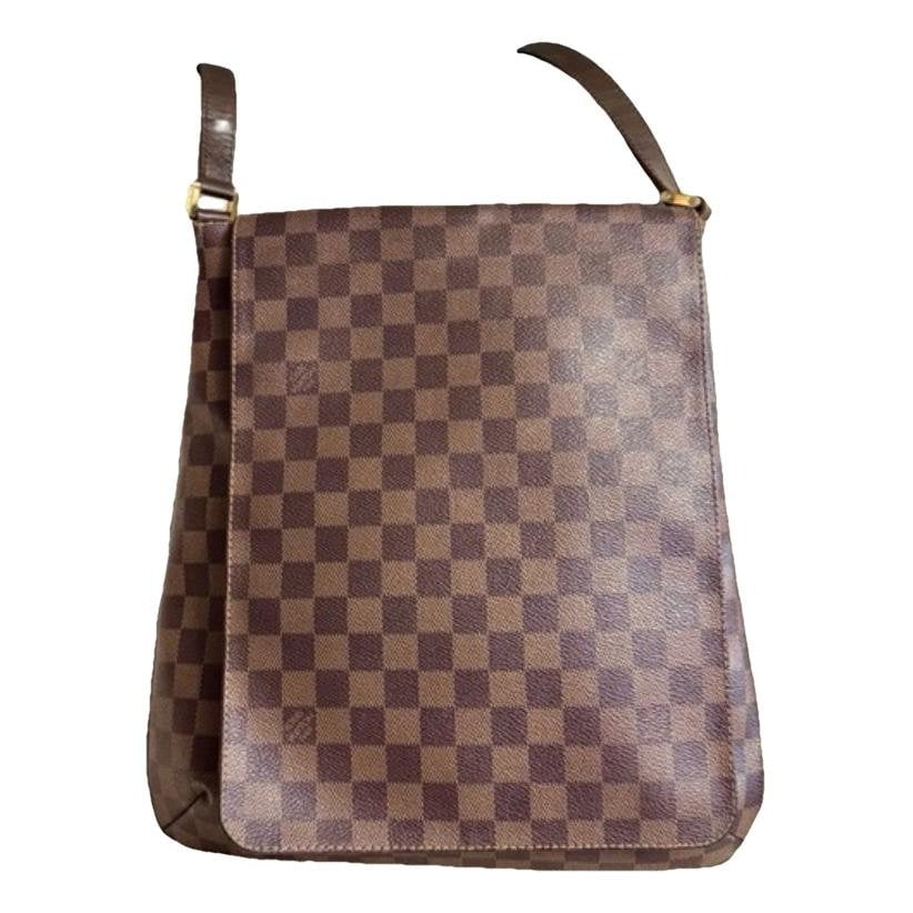 Musette patent leather handbag