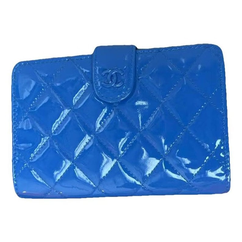 Patent leather clutch bag