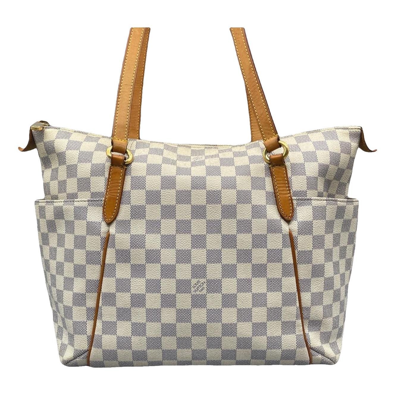 Totally leather handbag