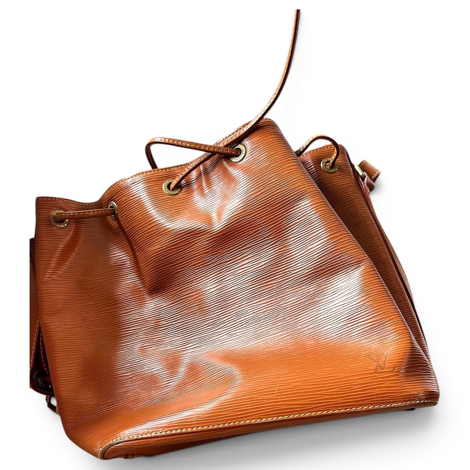 Noé leather handbag