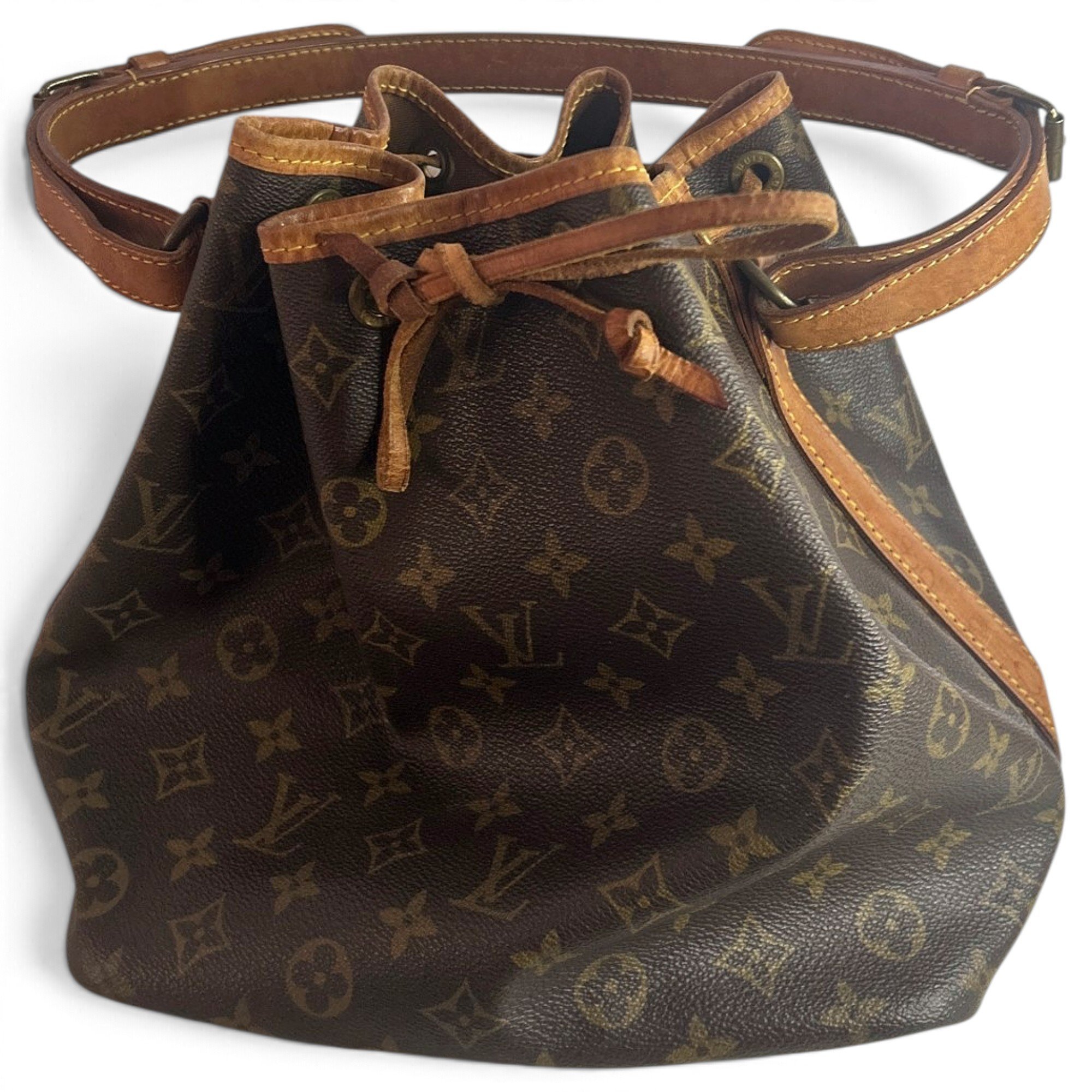 Noé leather handbag