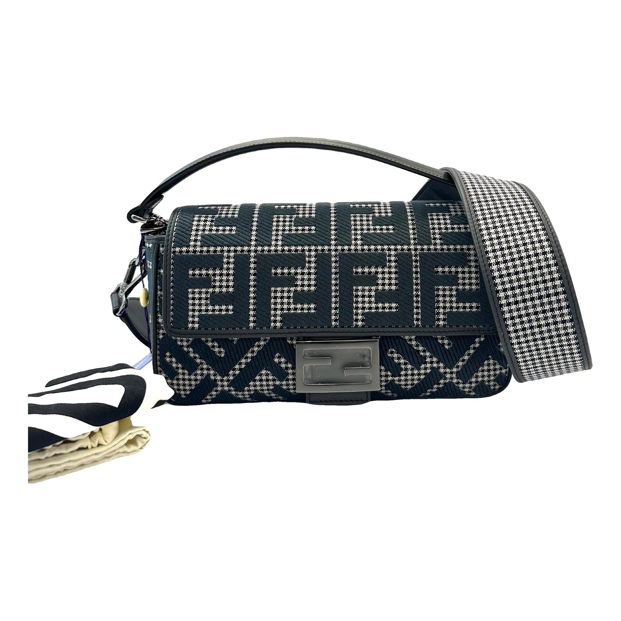 Baguette cloth handbag