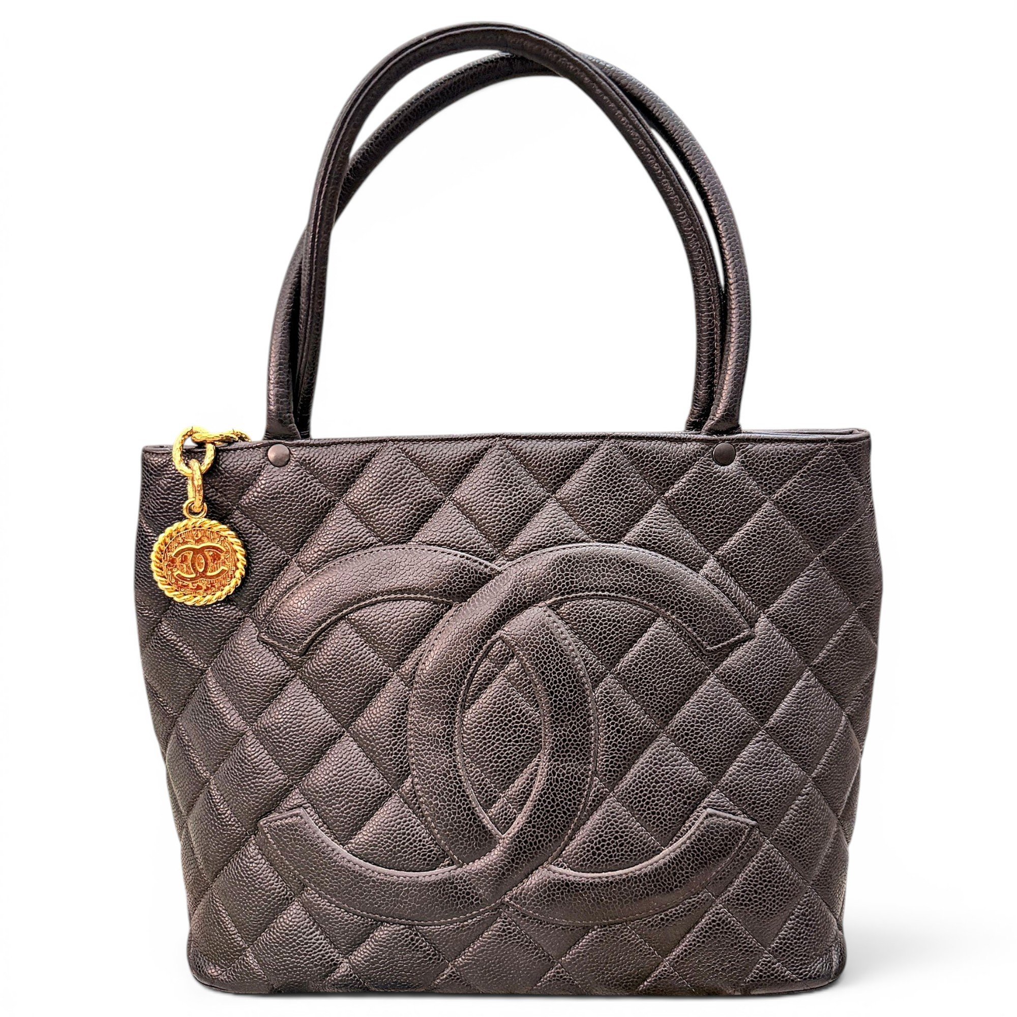 Médaillon leather handbag