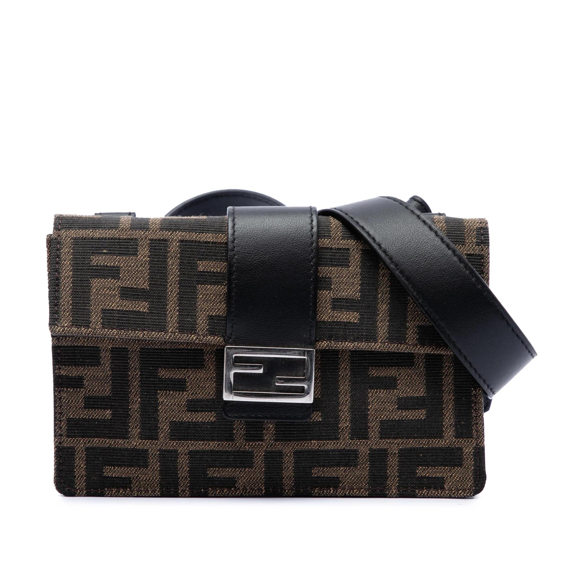 Baguette leather crossbody bag